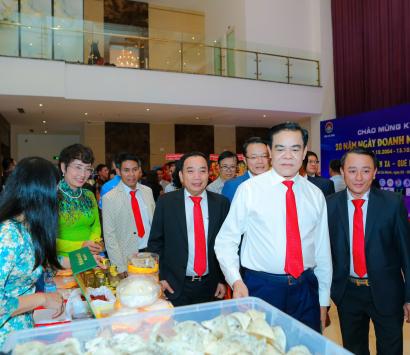 Ng&agrave;y 13/10/25 Ng&agrave;y Doanh nh&acirc;n Việt Nam 