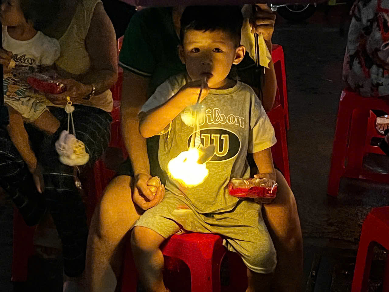 CTY BENZOL Vietnam t&agrave;i trợ đ&egrave;n trung thu cho c&aacute;c ch&aacute;u thiếu nhi ở tổ 41 phường T&acirc;n thới nhất quận 12 v&agrave;o đ&ecirc;m trăng rằm trung thu 15/8/2024